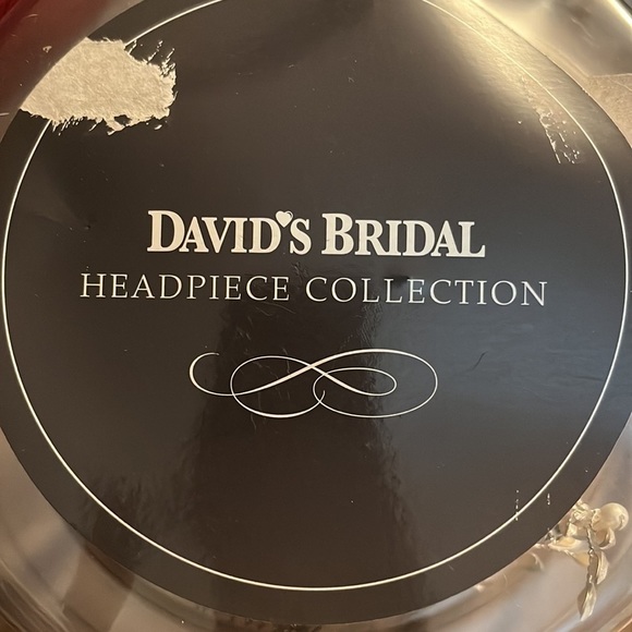 David’s Bridal white Rhinestone & Pearl headpiece / hair comb NWT - Picture 3 of 13